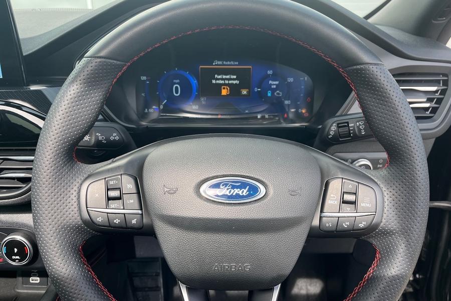 Ford Kuga Photo autoimg-dcc0d609ac14032728a35b8d1ee22cd91f4955d4.jpg