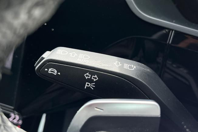 AUDI Q8 E-Tron Photo 38