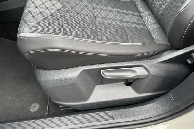 VOLKSWAGEN T-Roc Photo 38