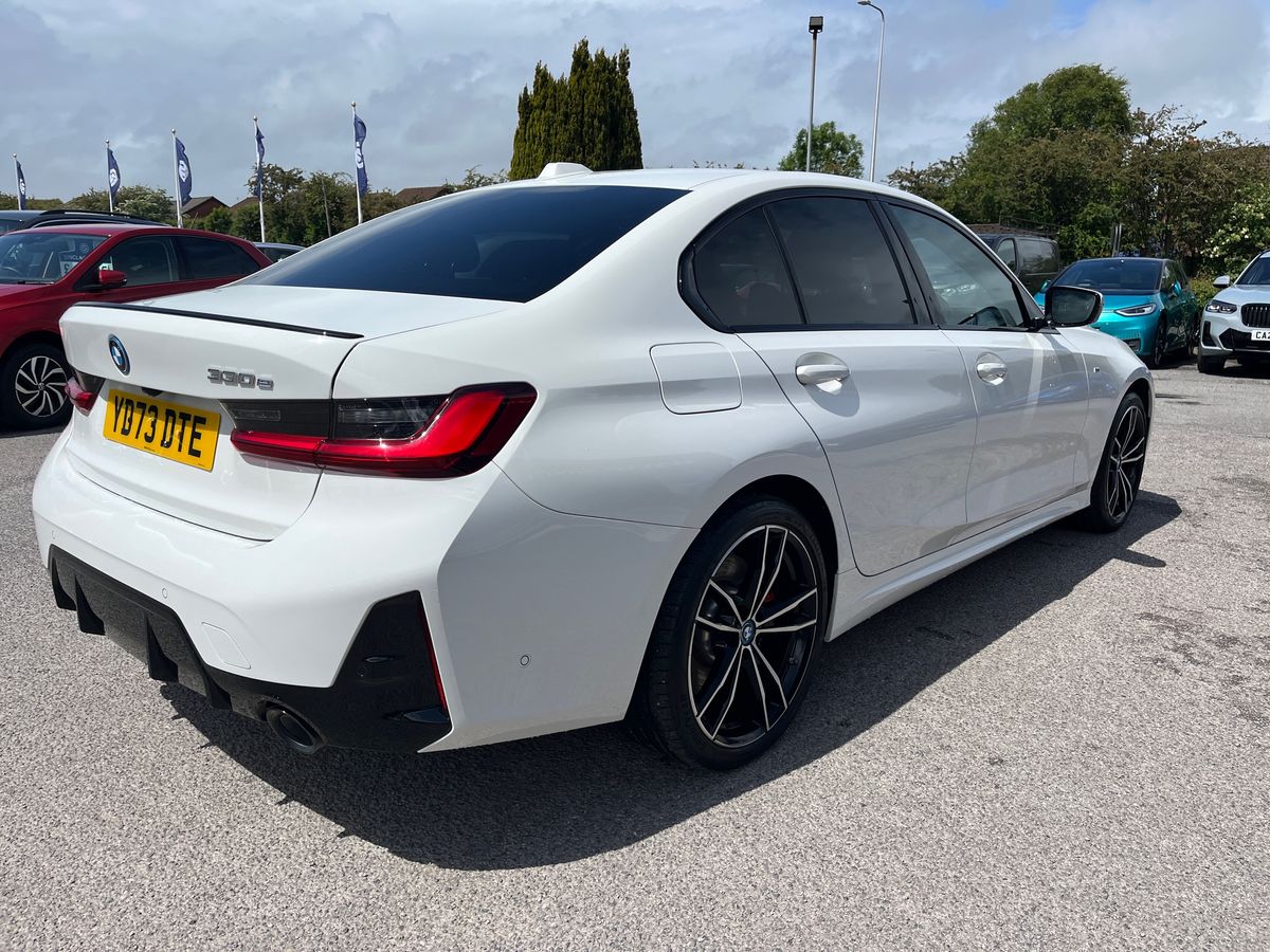 BMW 3 Series Photo 37