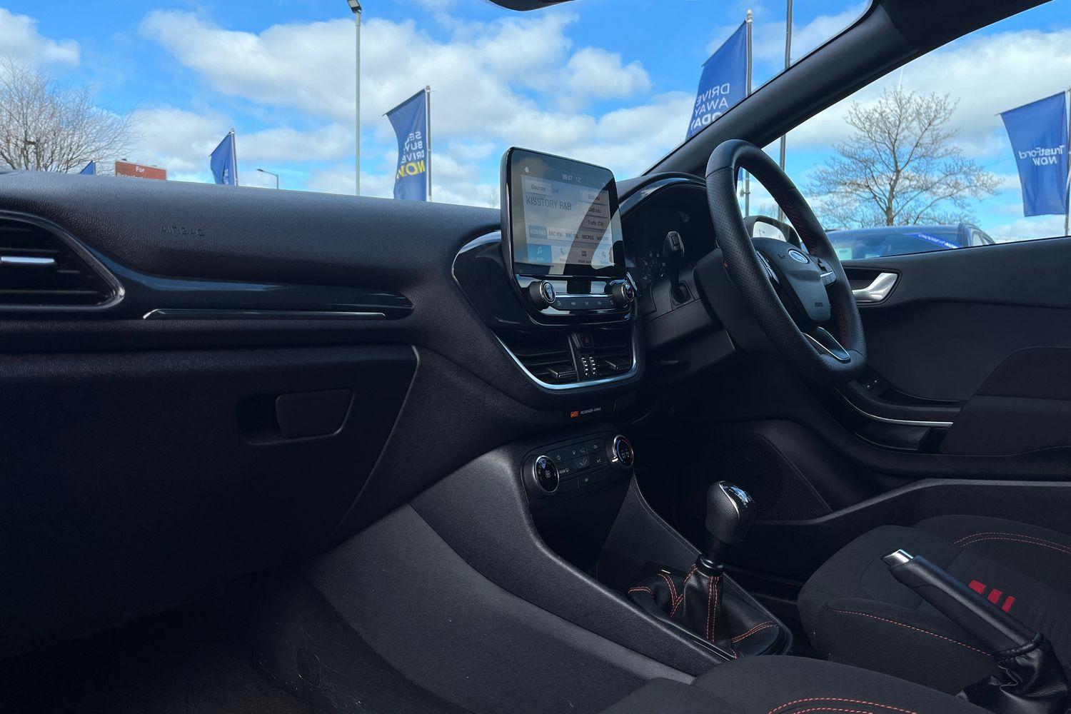 Ford FIESTA Photo 17