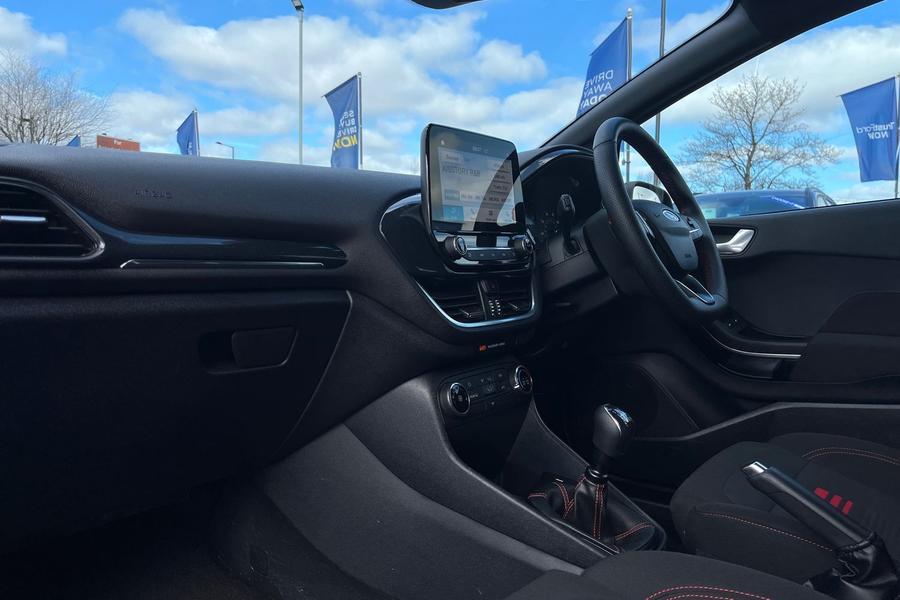 Ford FIESTA Photo autoimg-dcd5b3a1a1b66b837548251e68810d9709dadd3b.jpg
