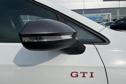 Volkswagen Golf Photo autoimg-dcd624f9d56645e55978df31626bd66207817993.jpg