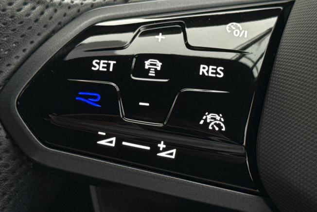 VOLKSWAGEN Tiguan Photo 16