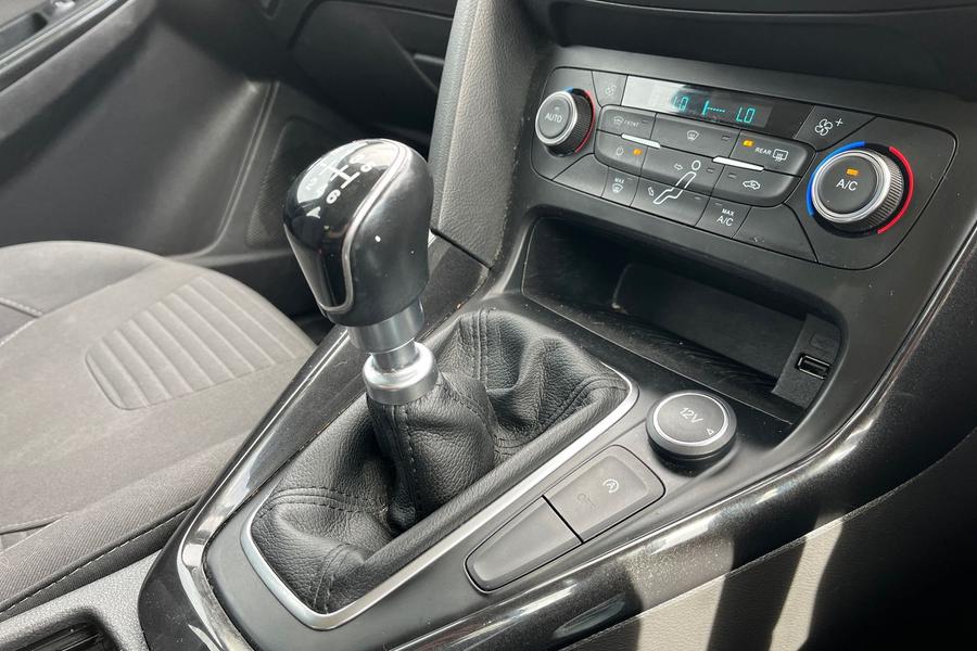 Ford FOCUS Photo autoimg-dcd7d6993d9aec1271f3b7df56d316cb1427a68d.jpg