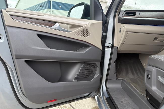 VOLKSWAGEN Multivan Photo 49