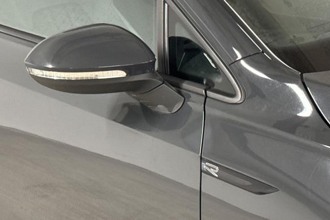 VOLKSWAGEN Golf Photo 20