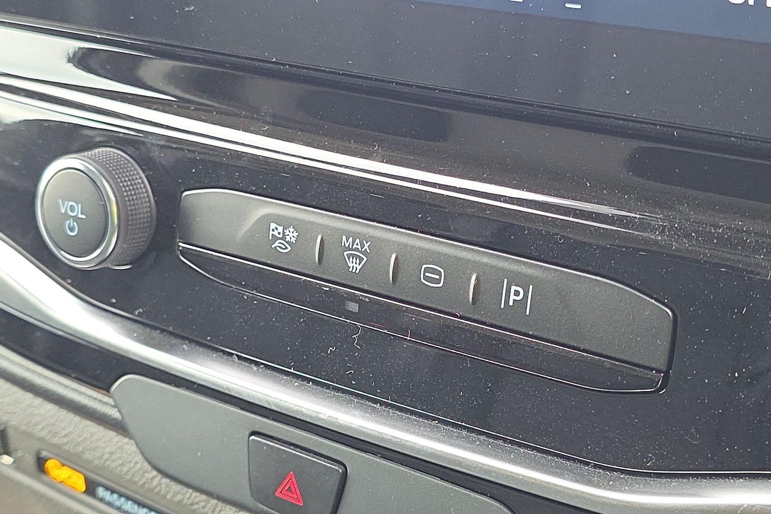 Ford E-TRANSIT Photo 34