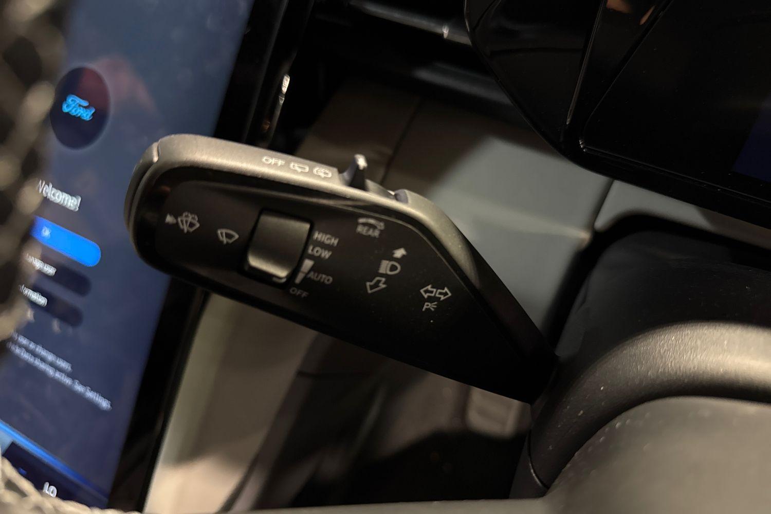 Ford Explorer Photo 13