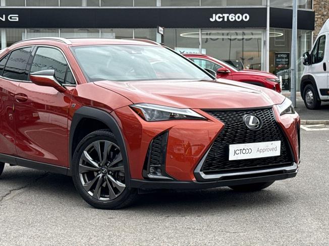 LEXUS Ux Photo 24