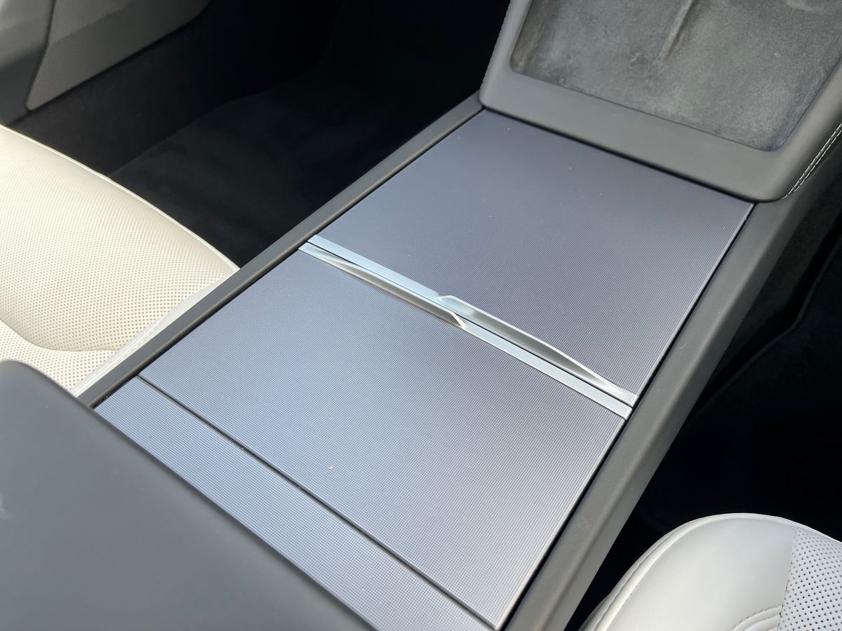TESLA Model 3 Photo 37