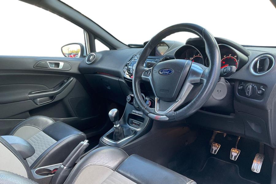 Ford FIESTA Photo autoimg-dce94591161c0b3068f373b408932b3e2d242635.jpg