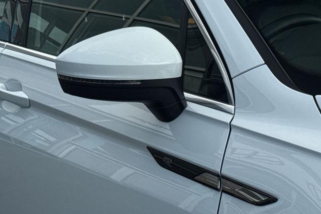 VOLKSWAGEN TIGUAN Photo 20