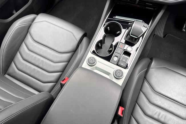 VOLKSWAGEN Touareg Photo 23