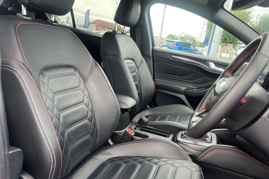 Ford FOCUS Photo autoimg-dcecc9d8f5a173961767d6a241772bb9bf0c4bb2.jpg