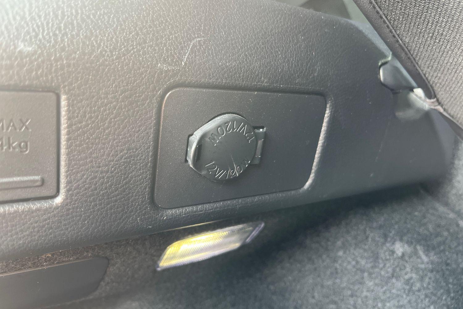Lexus UX Photo 37