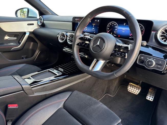 MERCEDES-BENZ A Class Photo 6