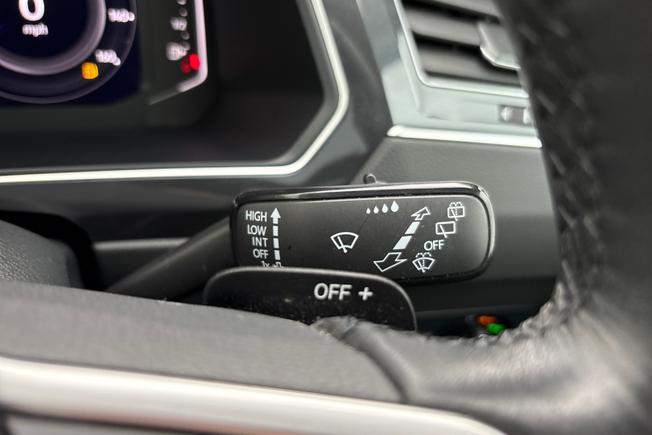 VOLKSWAGEN Tiguan Photo 25