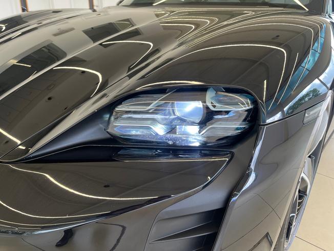 PORSCHE Taycan Photo 21