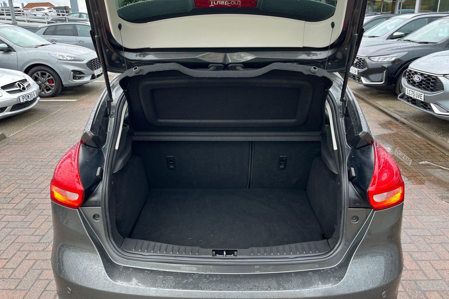 Ford Focus Photo 20