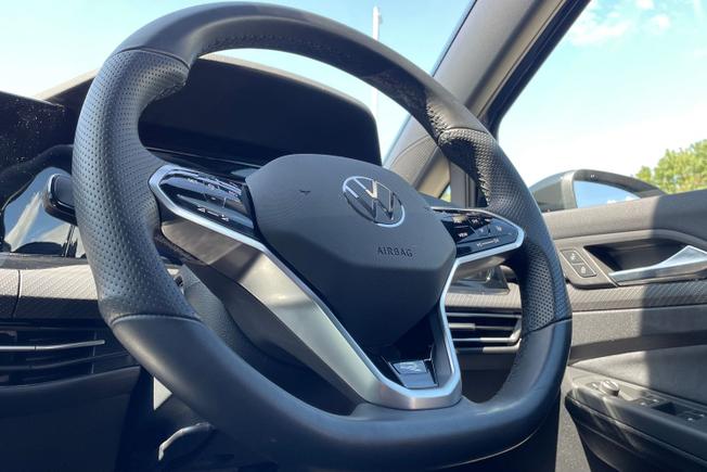 VOLKSWAGEN Golf Photo 27