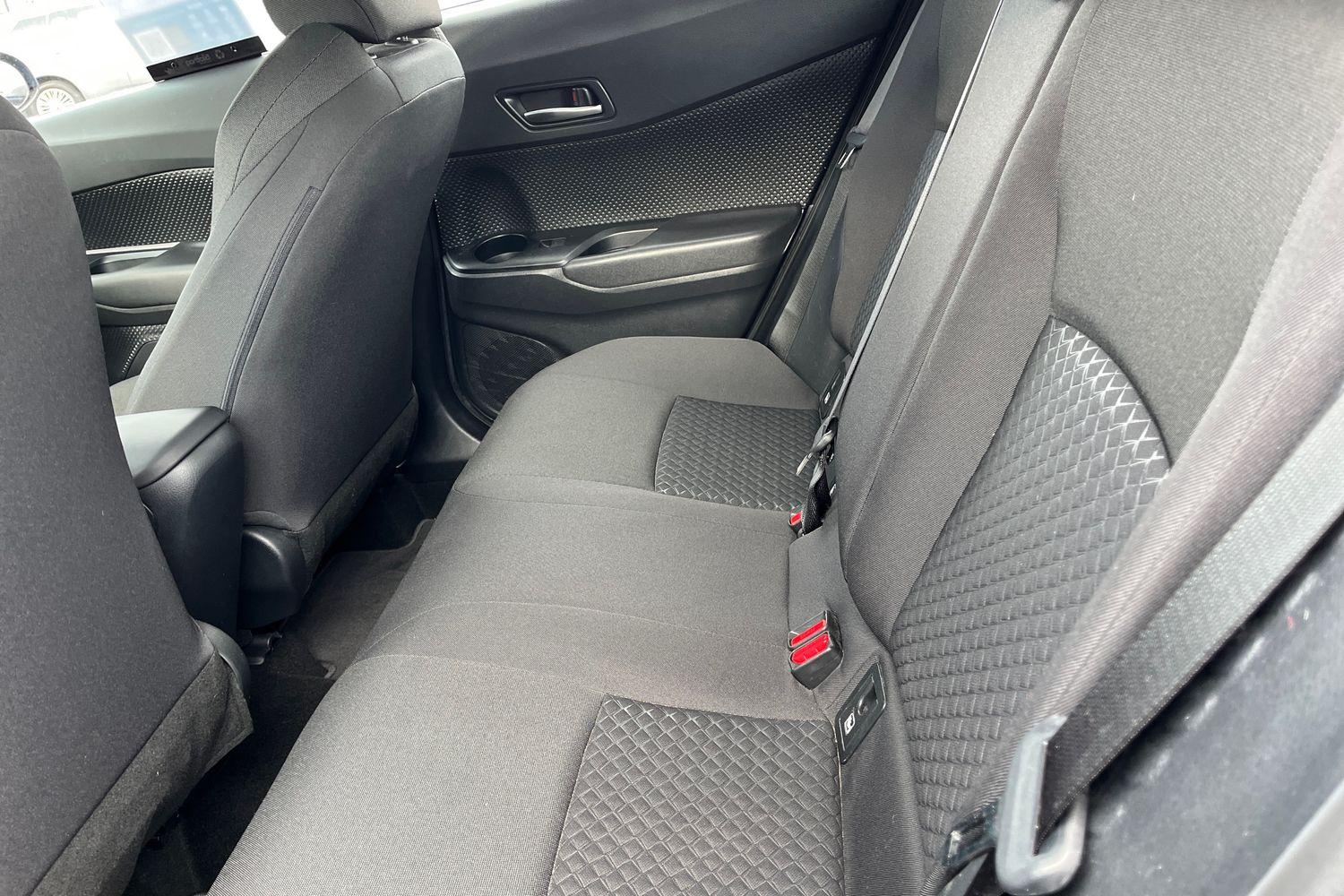 Toyota C-HR Photo 19