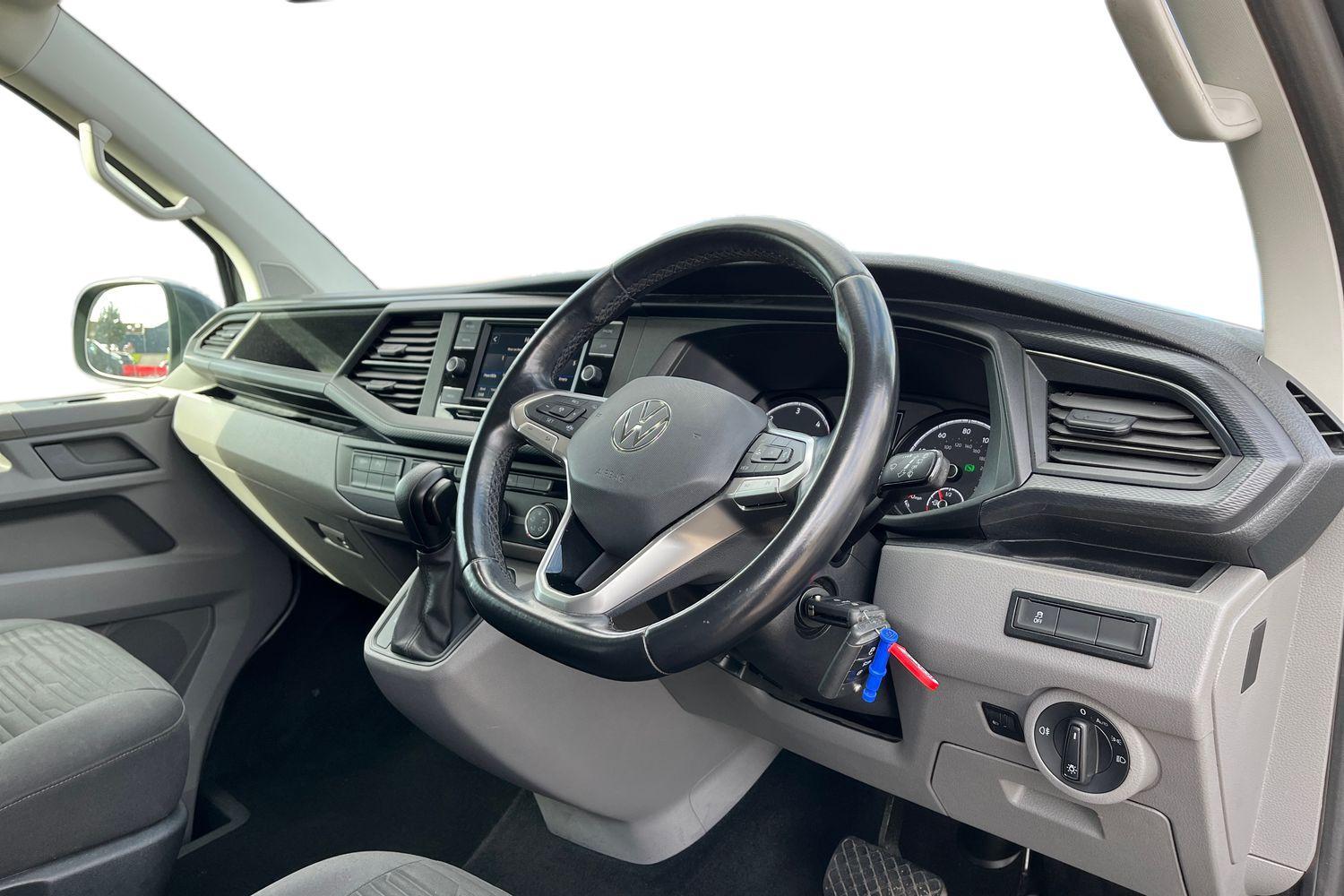 Volkswagen Transporter Shuttle Photo 8