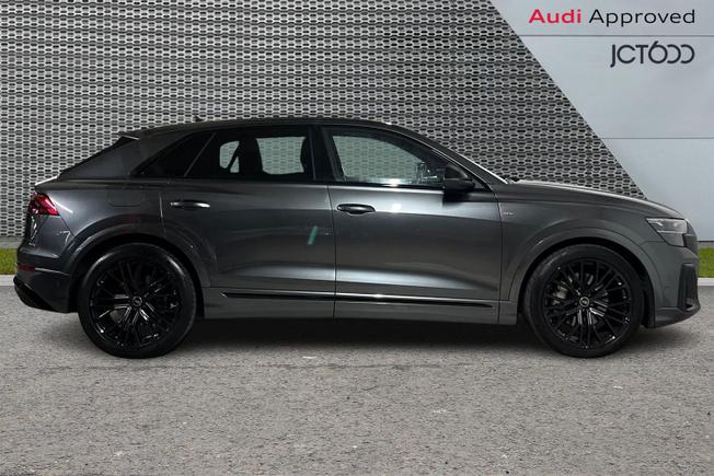 AUDI Q8 Photo 4