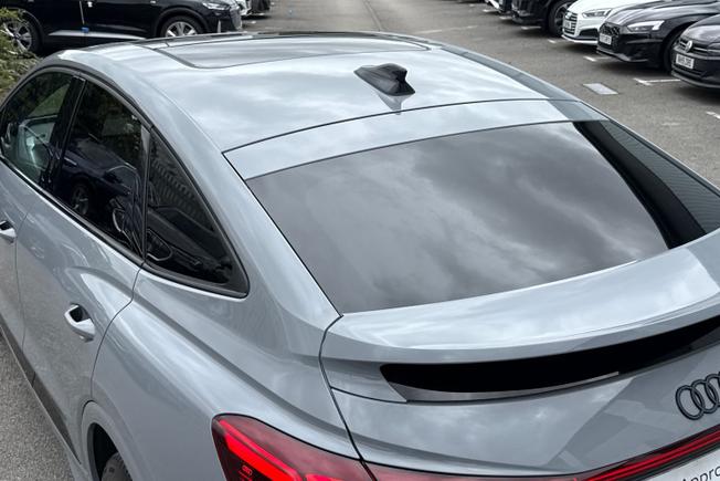 AUDI Q4 e-tron Photo 24