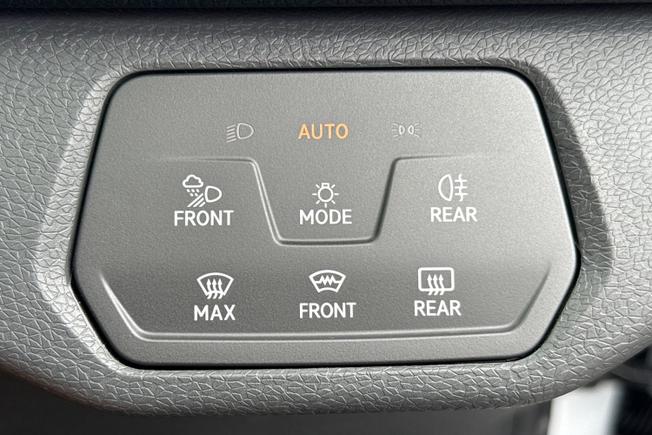 VOLKSWAGEN ID.4 Photo 24