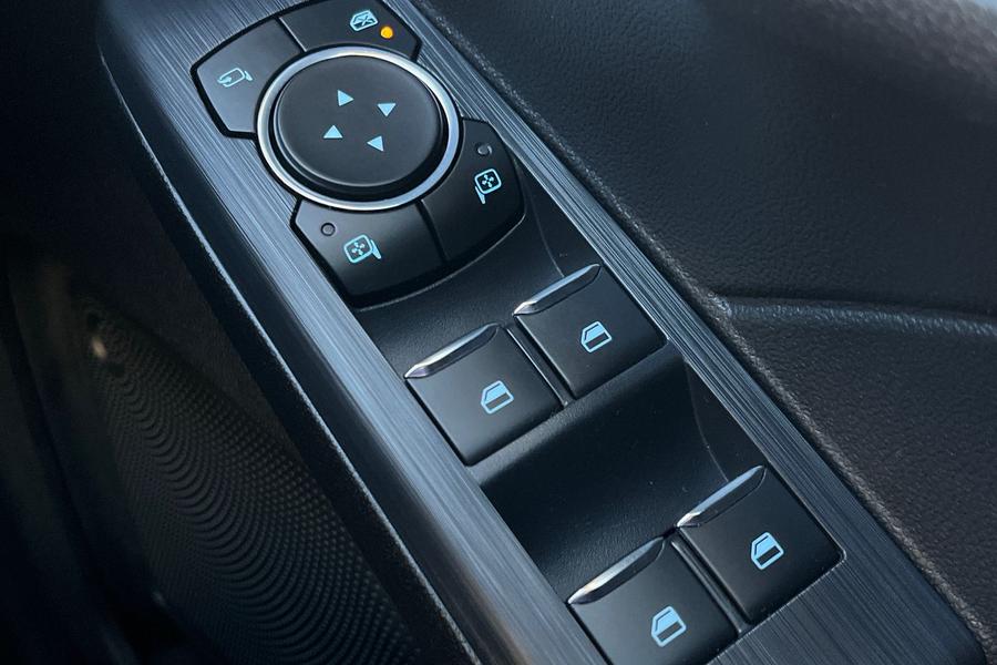 Ford KUGA Photo autoimg-dd23a49d6e5649947319babc0ba3a84d3d5fed4b.jpg