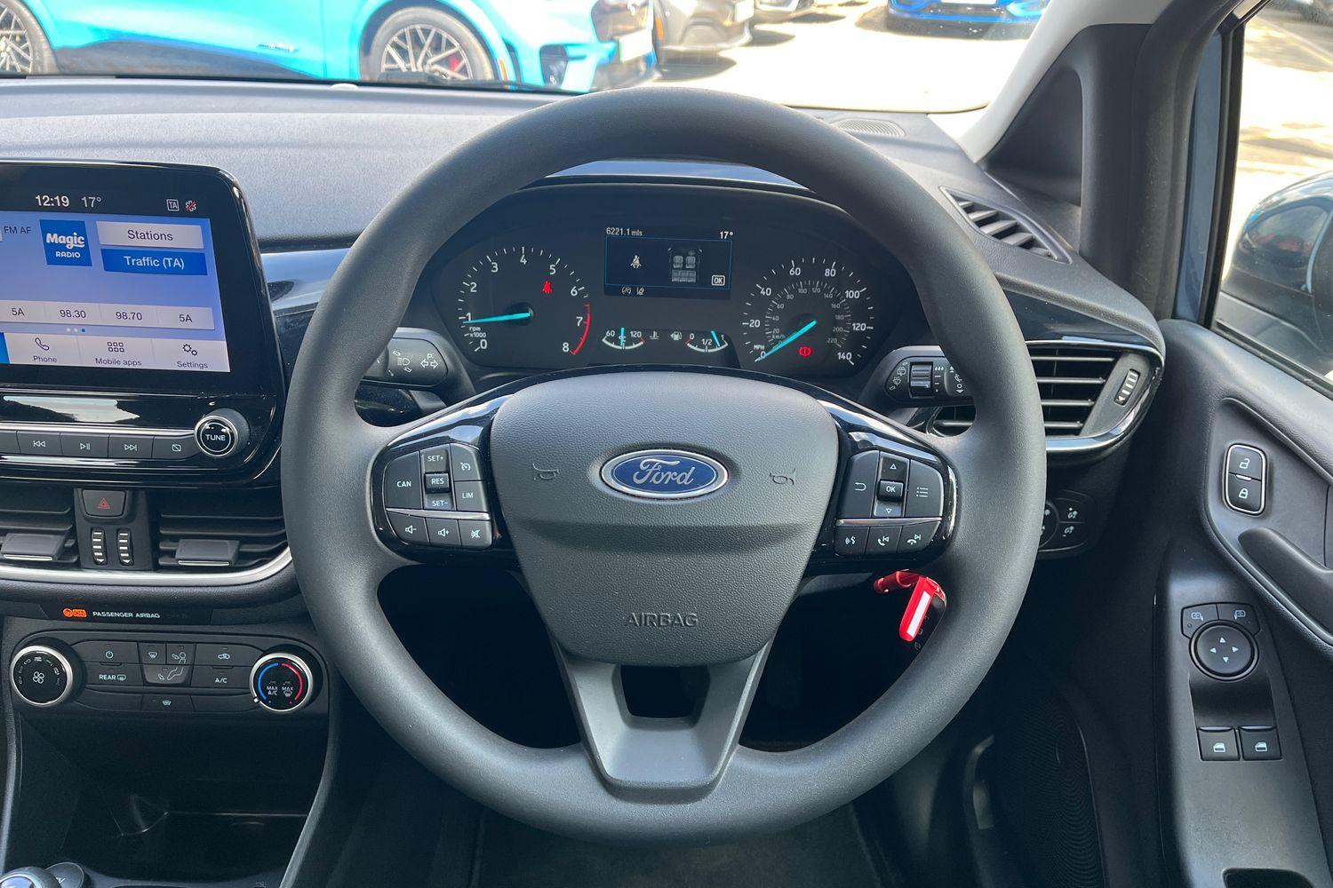 Ford FIESTA Photo 11