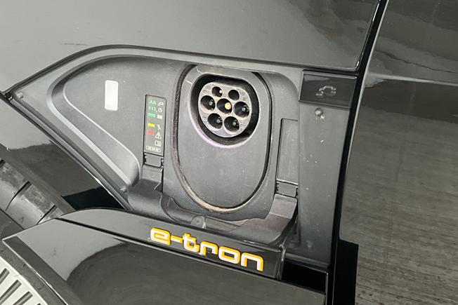 AUDI e-tron Photo 31