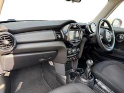 MINI Hatch Photo 2