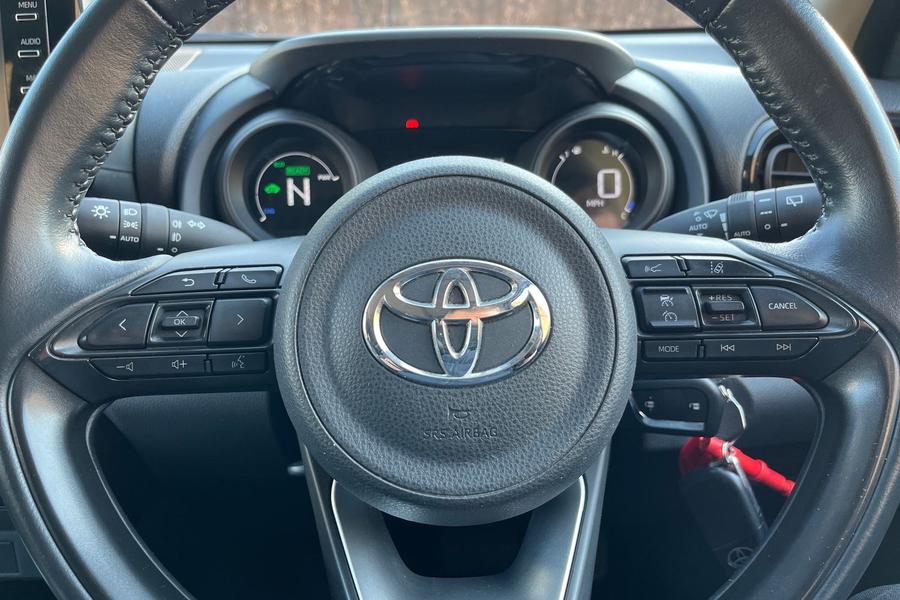 Toyota YARIS Photo autoimg-dd3e7e52bf8ab88bb1c3336c105c15d1cc0a2ec0.jpg