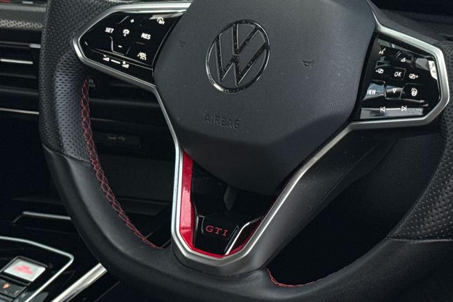 VOLKSWAGEN Golf Photo 37