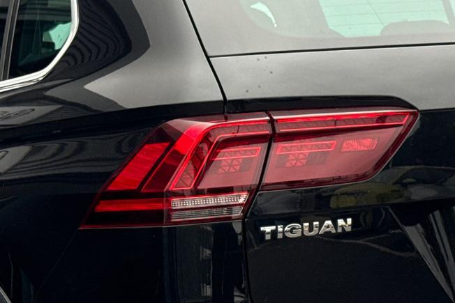 VOLKSWAGEN Tiguan Photo 18