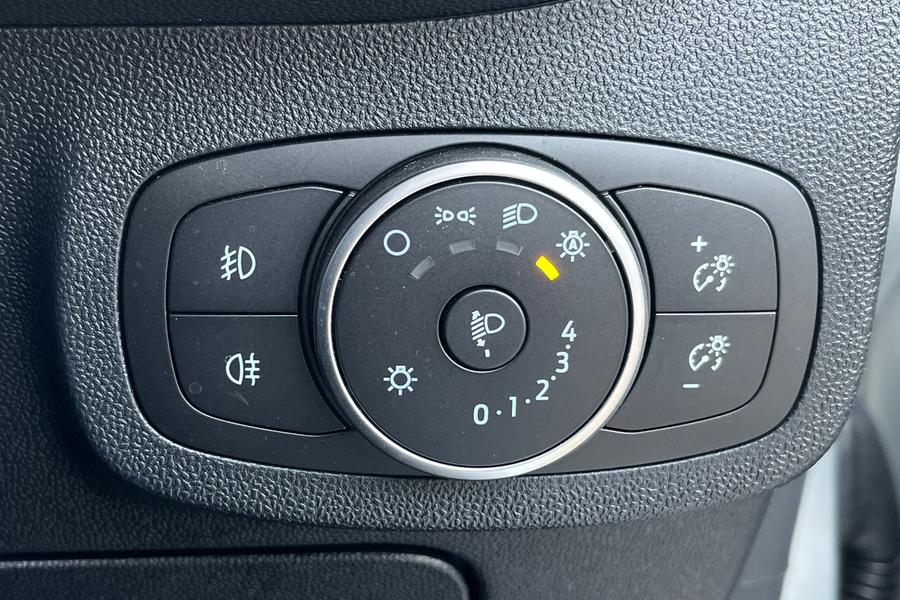 Ford FIESTA Photo autoimg-dd45237d442d3c00376aefe9d3e4f9c43215b287.jpg