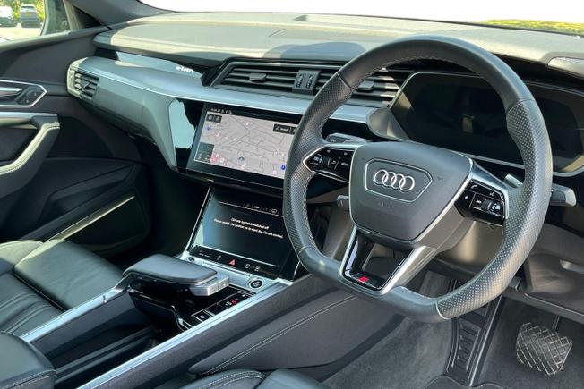 AUDI E-Tron Photo 6