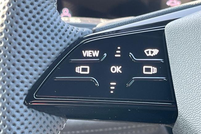 AUDI Q6 e-tron Photo 16