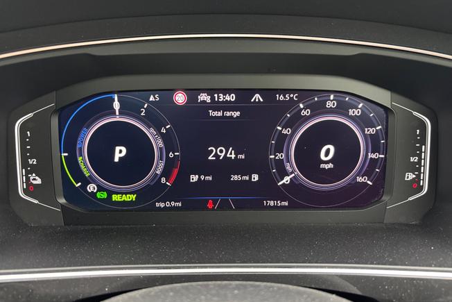 VOLKSWAGEN Tiguan Photo 15