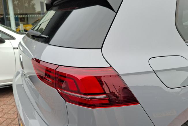 VOLKSWAGEN Golf Photo 18