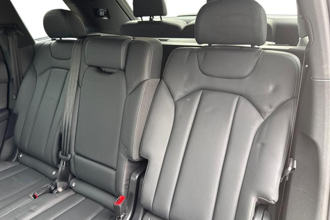 AUDI Q7 Photo 9