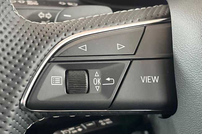 AUDI Q8 Photo 16