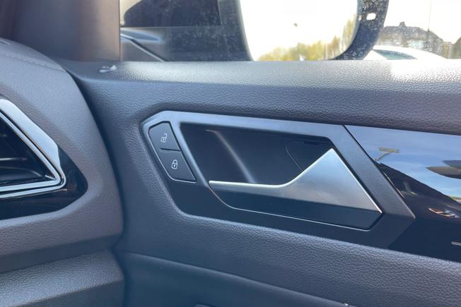 VOLKSWAGEN T-Roc Photo 42