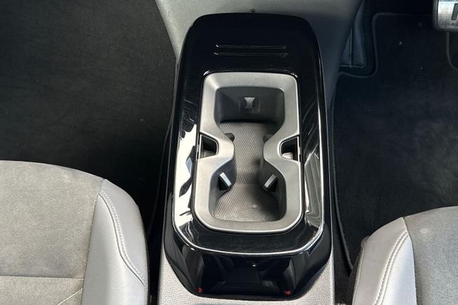 VOLKSWAGEN ID.4 Photo 22