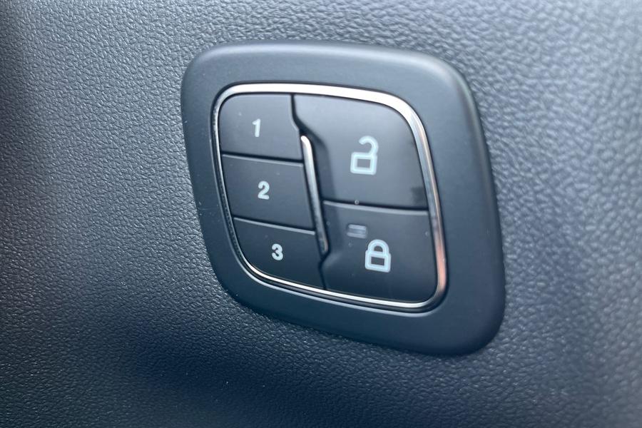 Ford KUGA Photo autoimg-dd5f043e8b59eeae38feb7a63d56c8bdd6fcbf5b.jpg