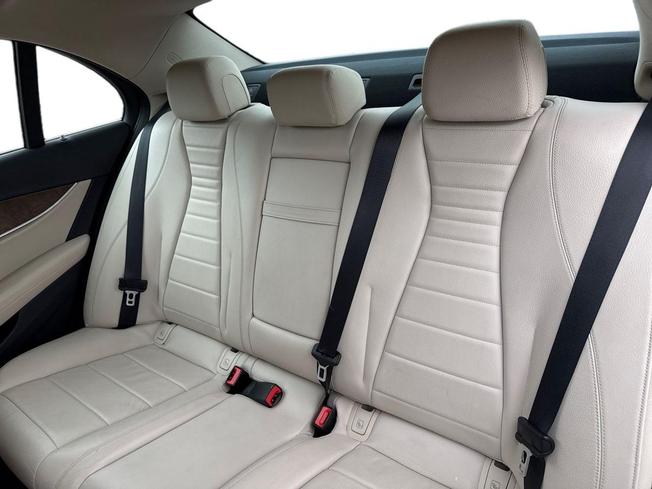 MERCEDES-BENZ E Class Photo 9