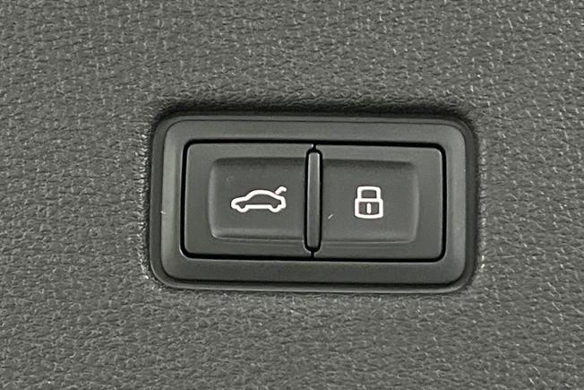 AUDI Rsq8 Photo 29