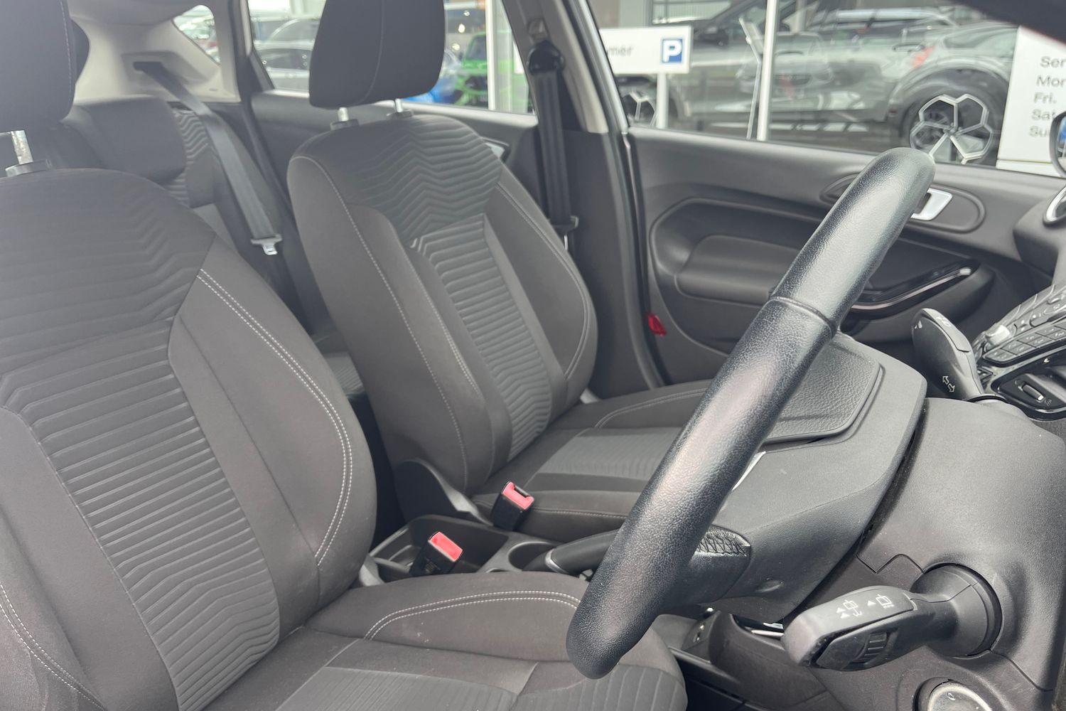Ford FIESTA Photo 16